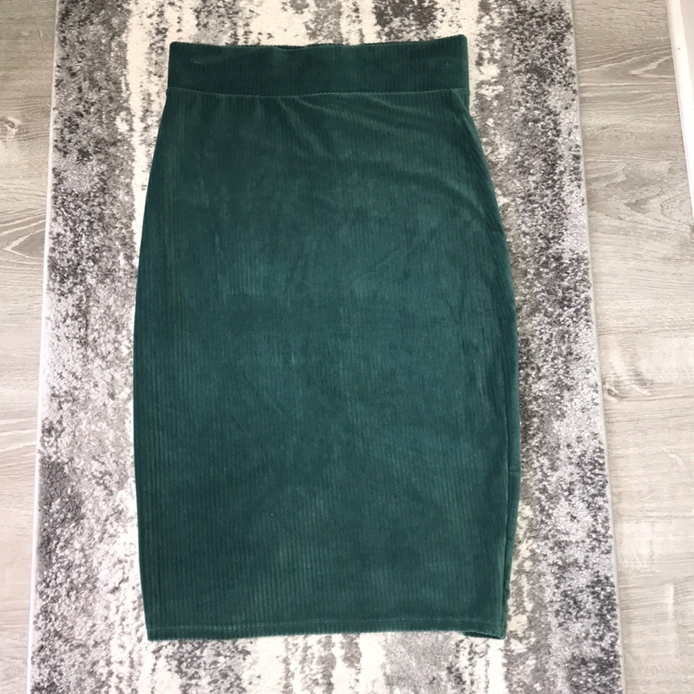 BRAND NEW ReVamped Velvet Women Skirt (Size: M)